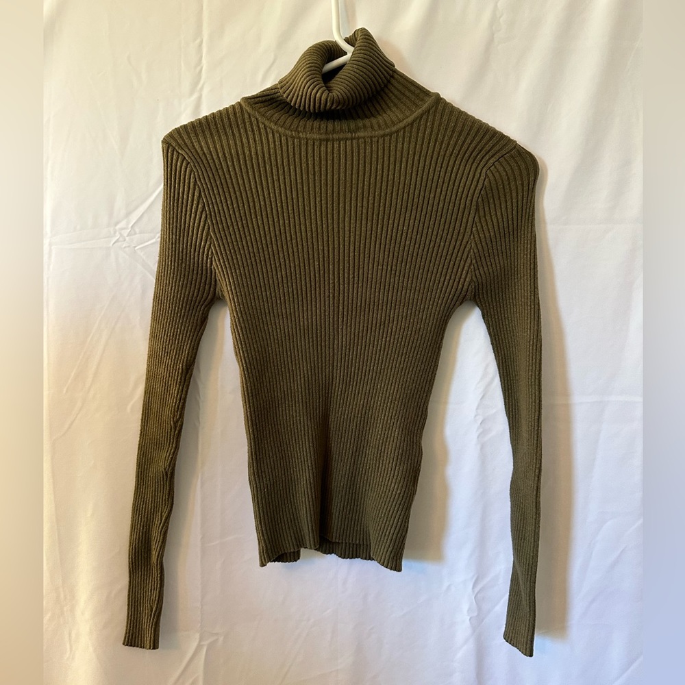 Forever 21 Green Turtleneck Sweater